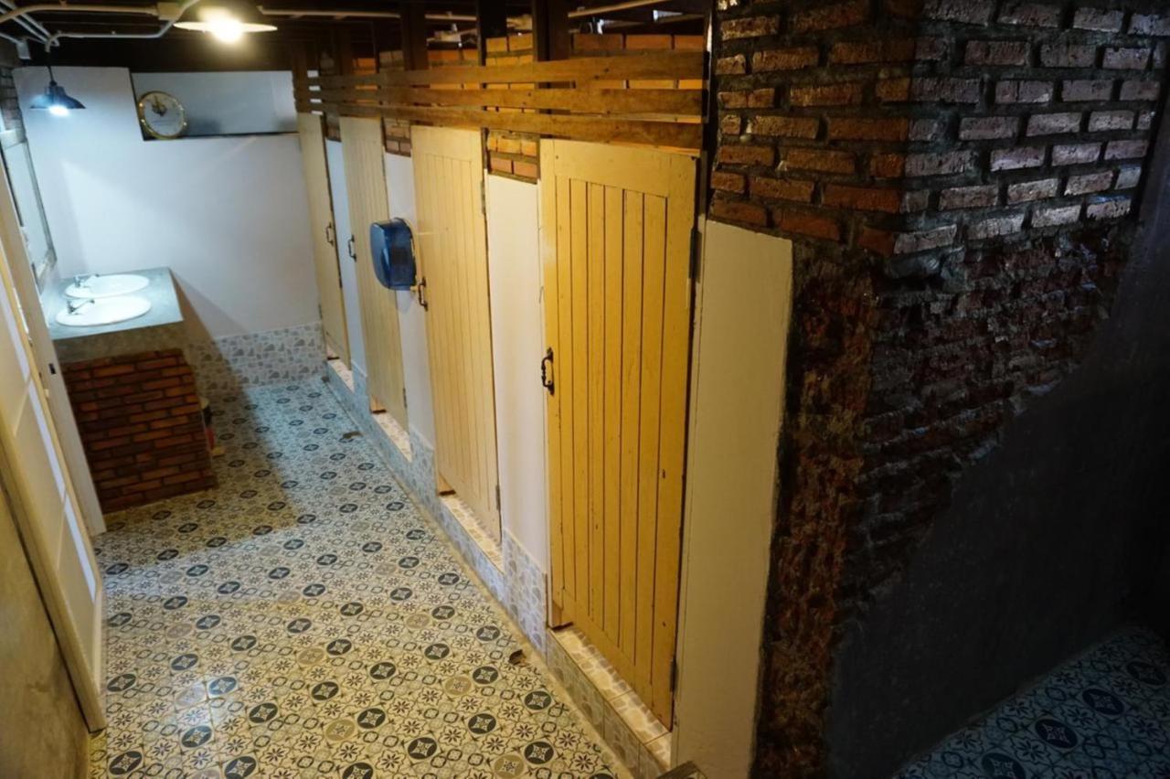 Insight Hostel Чиангмай Экстерьер фото