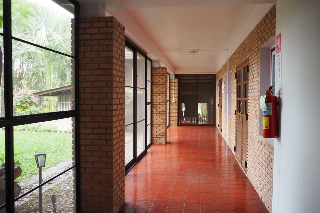Insight Hostel Чиангмай Экстерьер фото