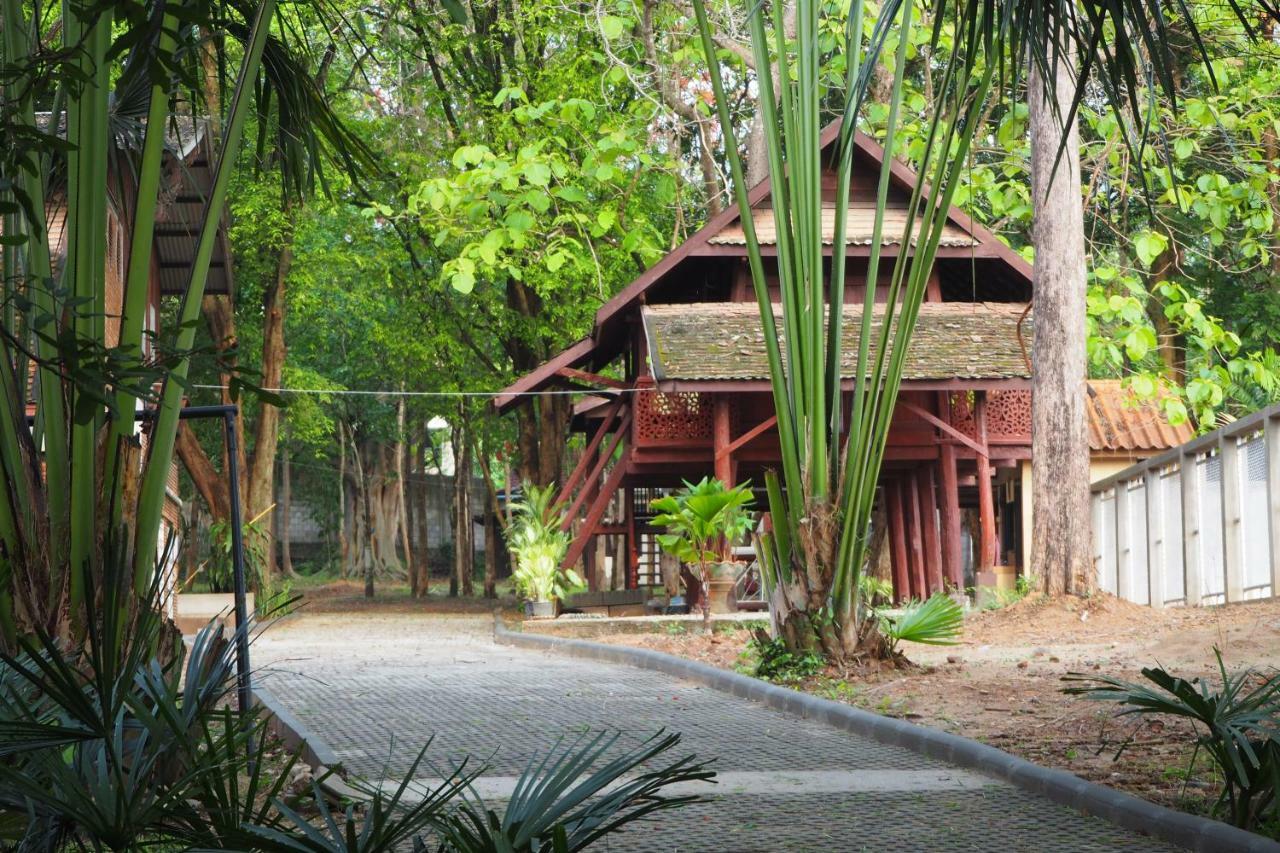 Insight Hostel Чиангмай Экстерьер фото