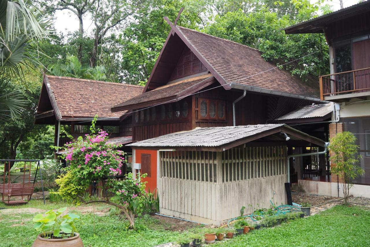 Insight Hostel Чиангмай Экстерьер фото