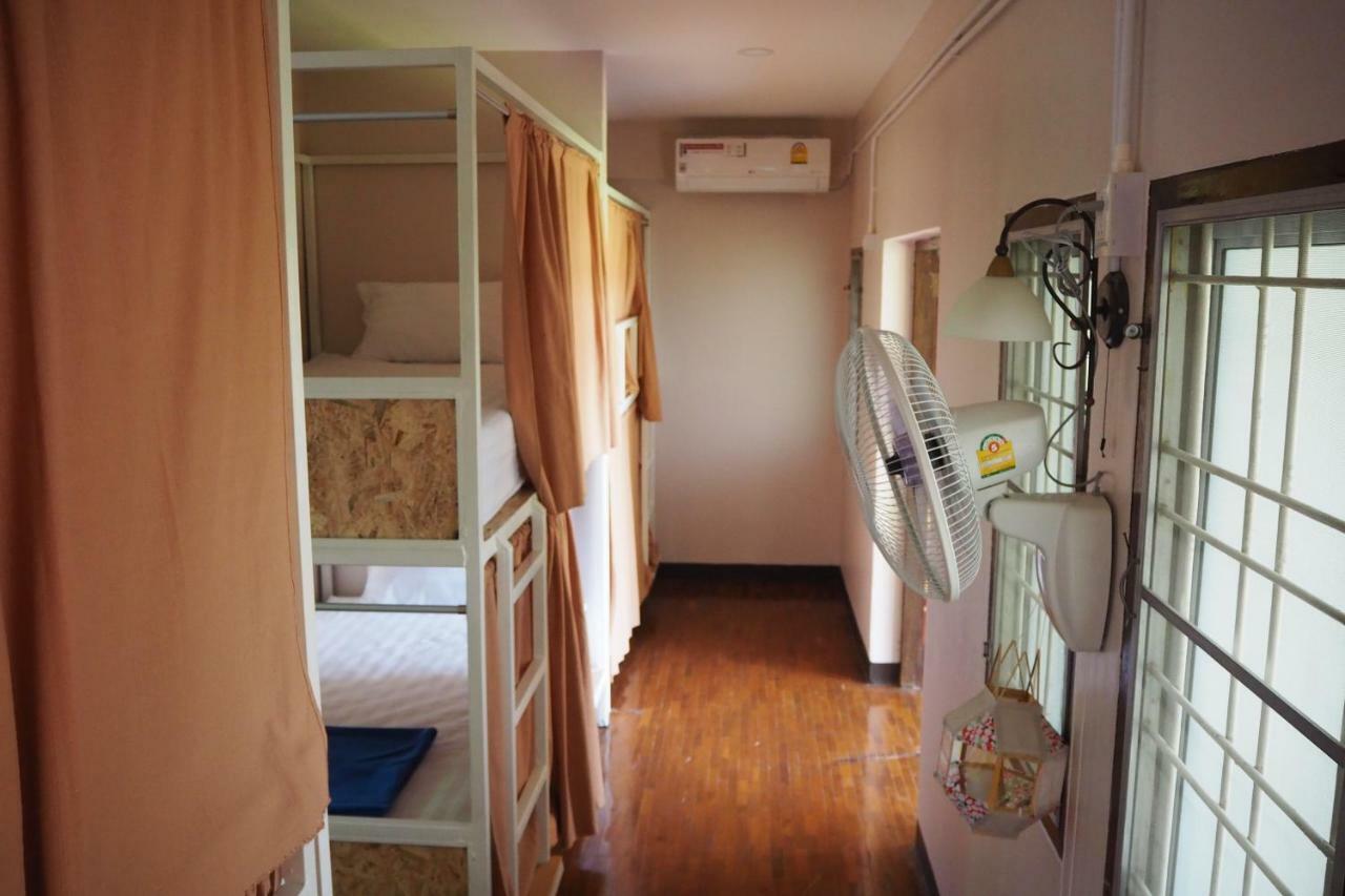 Insight Hostel Чиангмай Экстерьер фото