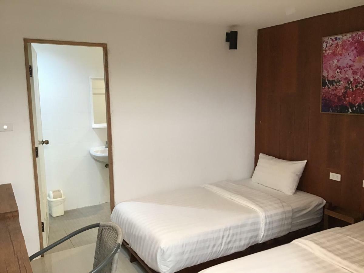Insight Hostel Чиангмай Экстерьер фото